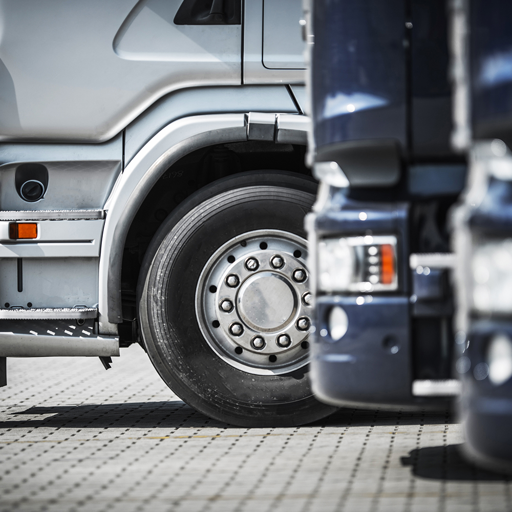 square_0018_semi-trucks-on-the-rest-area-PH528TH